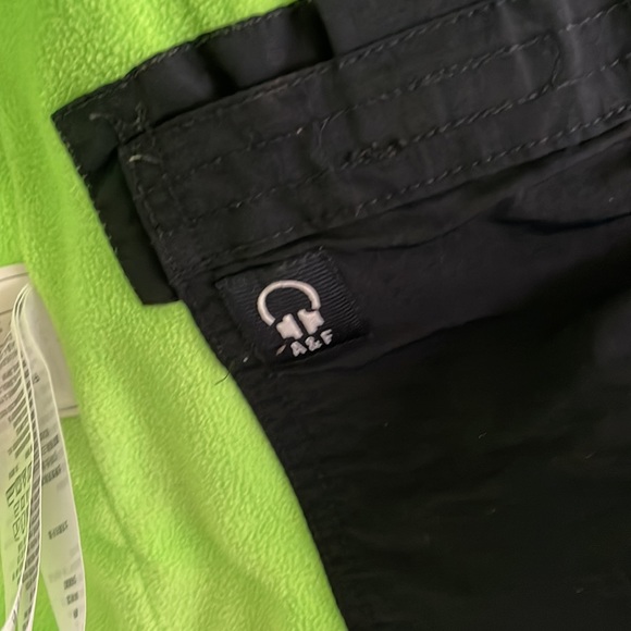 ABERCROBIE. Size L. Color navey. Inside green - Picture 7 of 13